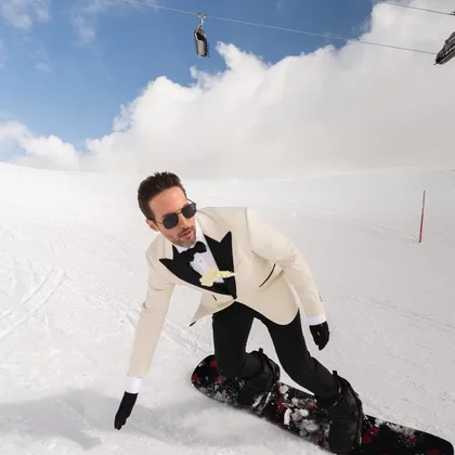 Snowboardla poz veren damat
